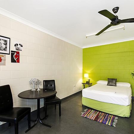 Adventurers Backpackers Hostel ทาวน์วิล ภายนอก รูปภาพ