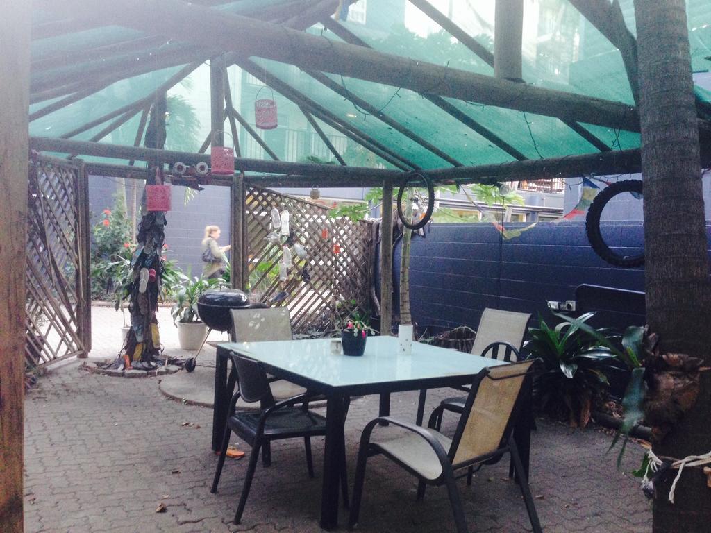 Adventurers Backpackers Hostel ทาวน์วิล ภายนอก รูปภาพ
