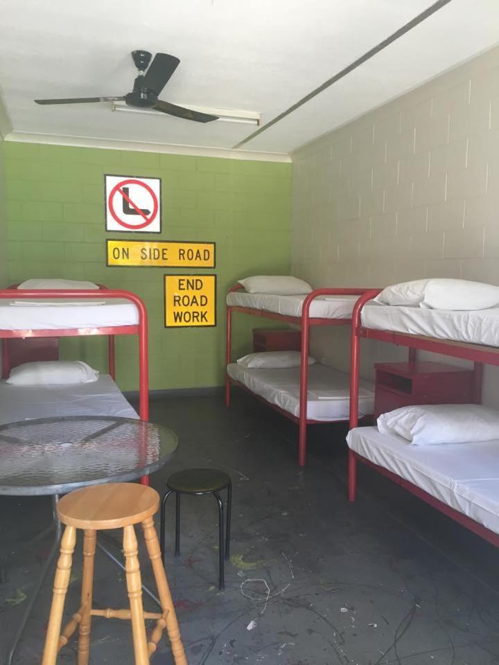 Adventurers Backpackers Hostel ทาวน์วิล ภายนอก รูปภาพ
