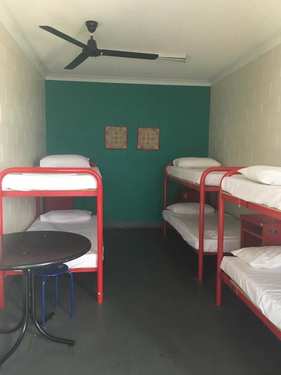 Adventurers Backpackers Hostel ทาวน์วิล ภายนอก รูปภาพ
